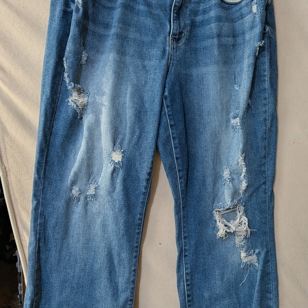 Judy Blue Distressed Boyfriend Jeans in Classic Blue